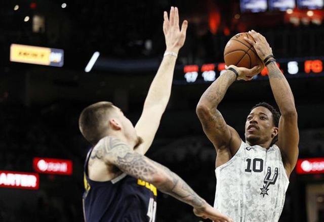 NBA约基奇补时争议绝杀勇士，终结对手七连胜登顶西部引热议